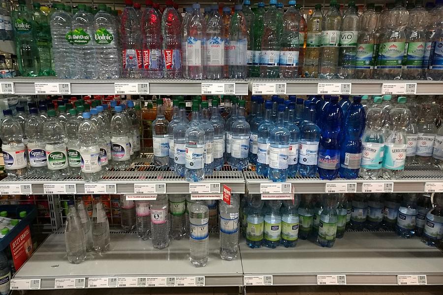 Deutsche Verbraucher skeptisch gegenüber festen Flaschenverschlüssen – Umfrage zeigt Handhabungsprobleme