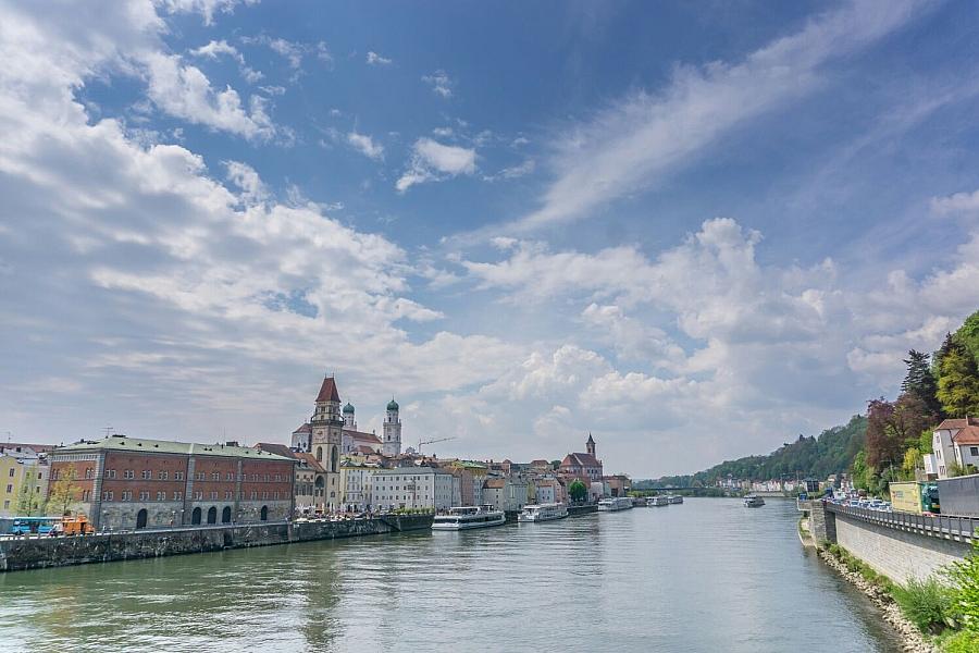 Auto erfasst in Passau mehrere Menschen