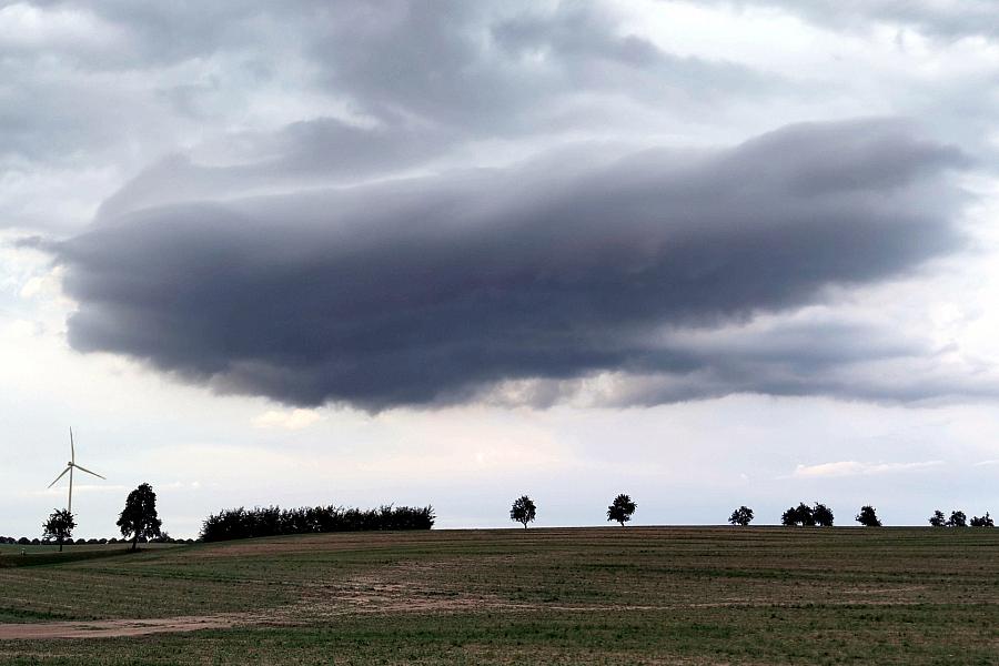 Schwere Gewitter im Osten und Süden Deutschlands: DWD warnt vor Überflutungen und Hagel