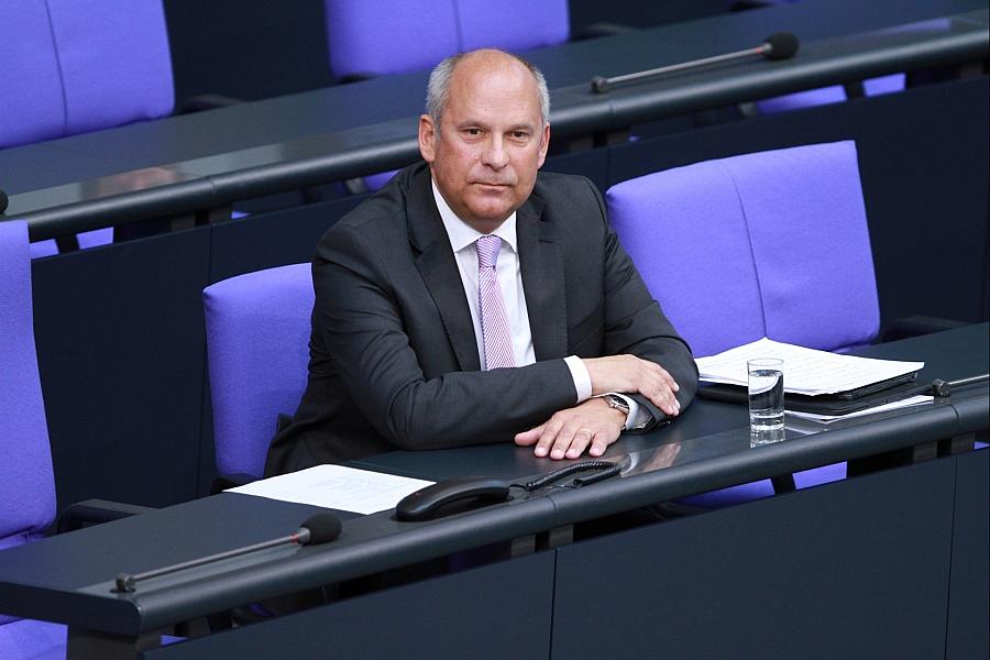 Hessens Innenminister Poseck fordert besseren Schutz vor gewaltbereiten Personen nach Amoklauf
