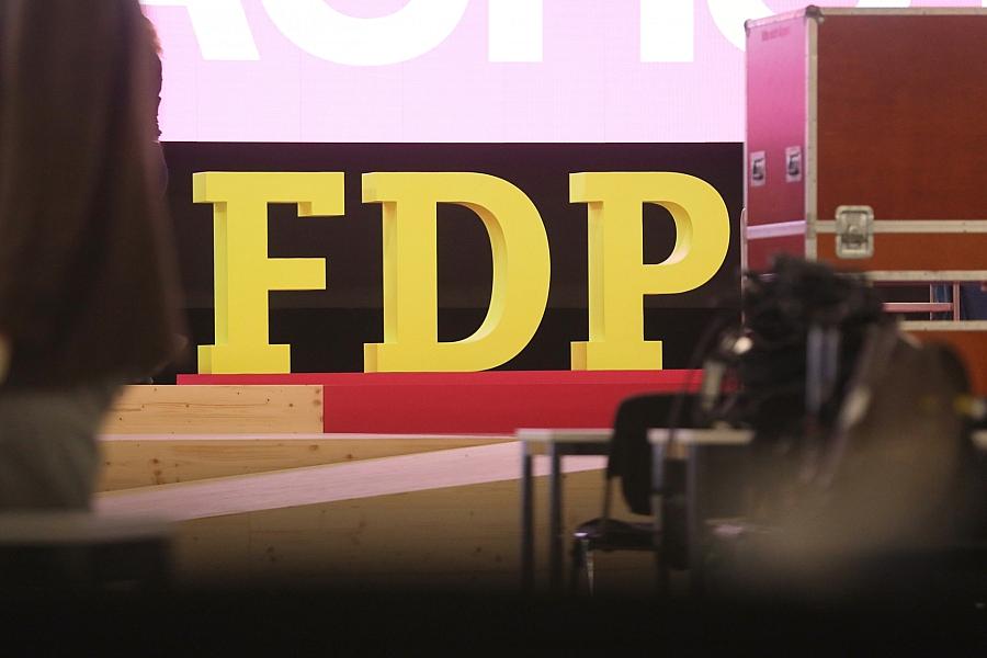 FDP Generalsekretärin Nicole Büttner spricht über Frauenproblem und Parteireform