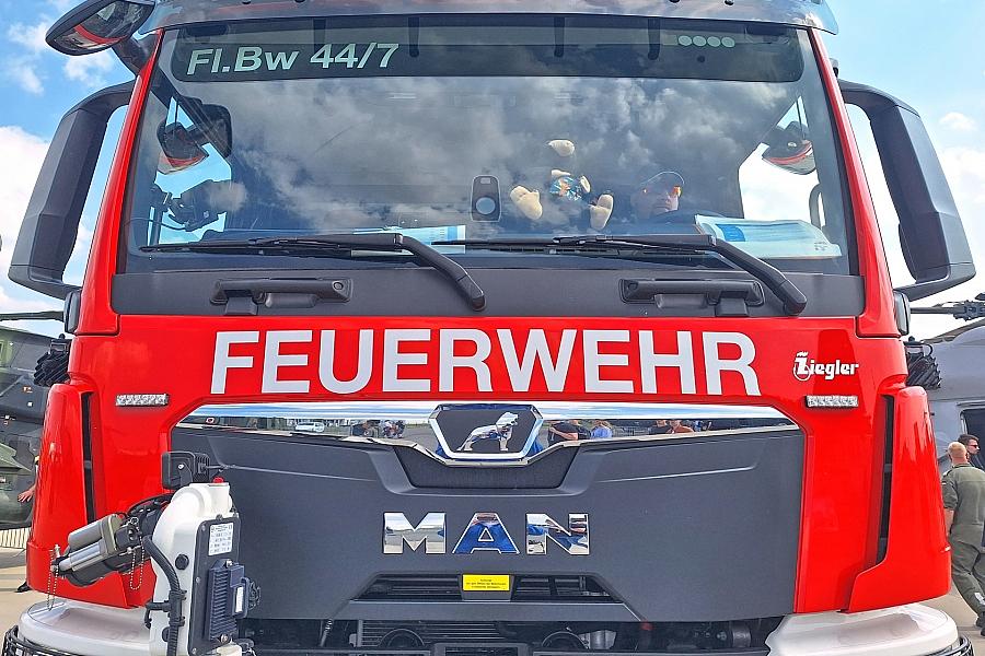 Kellerbrand in Dresdner Wohnhochhaus löst Großeinsatz aus