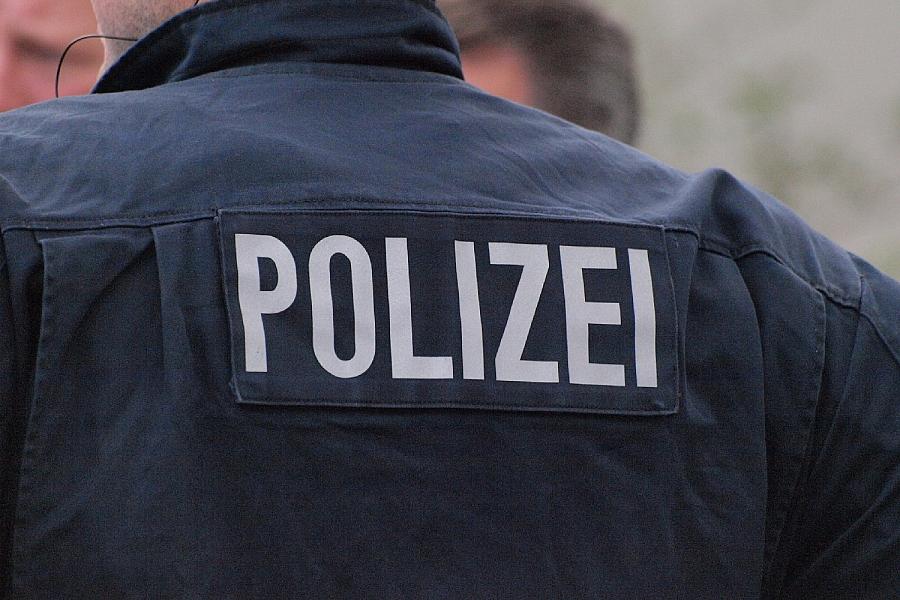 Einbruch in Betriebsgelände, Kellerbrand und Verkehrsunfall fordern Polizei in Stendal