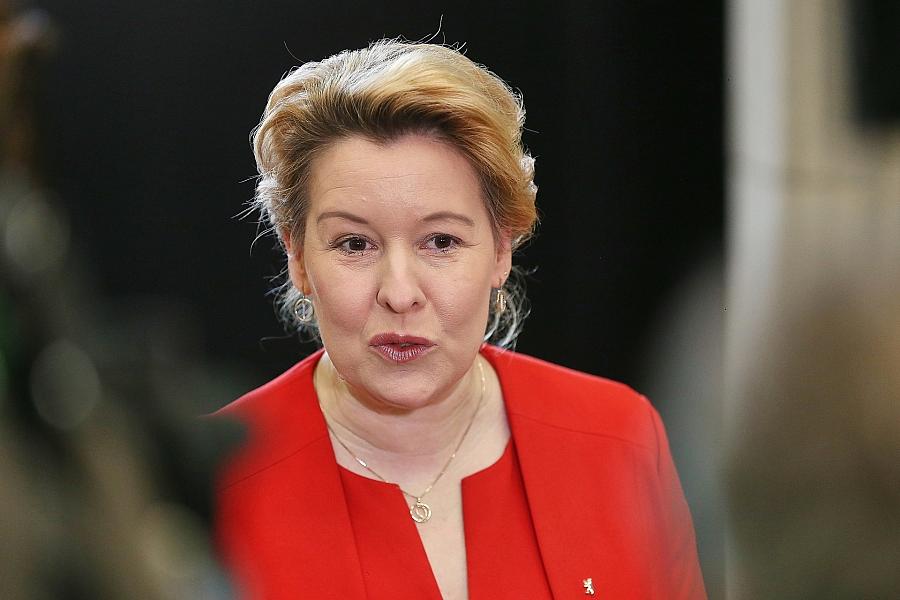 Berlin plant frühzeitige Information bei Haushaltskürzungen – Giffey spricht über Verbesserungen