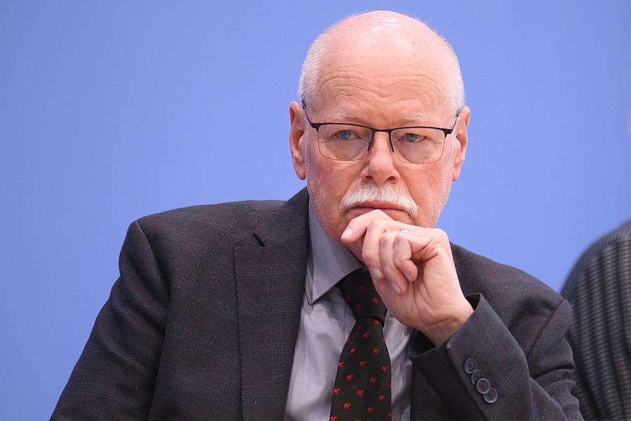 AfD-Verbotsdebatte: Innensenator Mäurer warnt vor voreiligem Vorgehen und fordert sorgfältige Vorbereitung