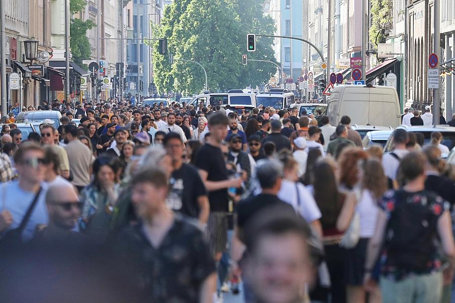 Deutschlands Bevölkerung wächst 2024 auf 83,6 Millionen – Wanderungsüberschuss treibt Entwicklung