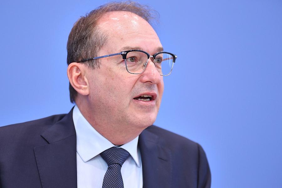 Dobrindt warnt vor wachsender Gewalt junger Extremisten