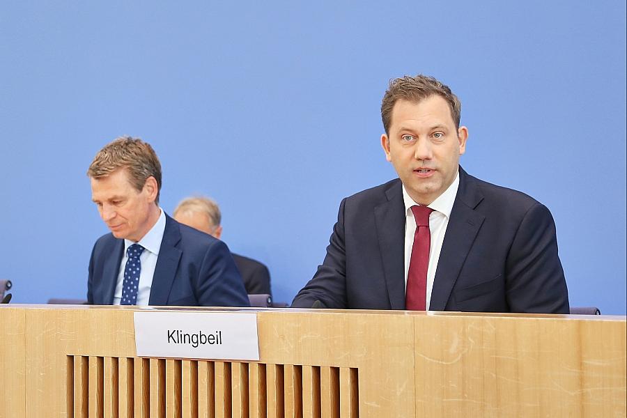 Bundeshaushalt 2025: Klingbeil plant Rekordinvestitionen und höhere Schulden