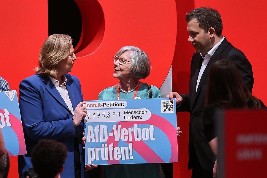 Linke-Chefin Schwerdtner kritisiert SPD-Forderung nach AfD-Verbot als folgenlos