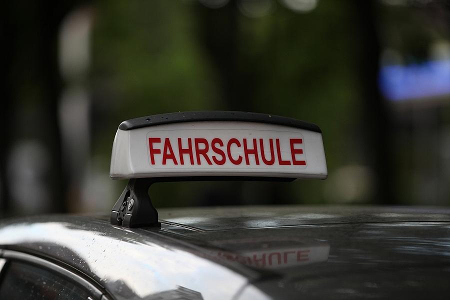 Führerschein-Kosten senken: Verkehrsminister fordert mehr Transparenz und Maßnahmen gegen hohe Durchfallquoten