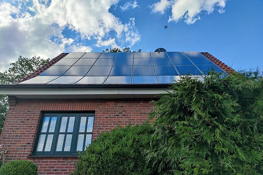 Photovoltaik in Deutschland: Rekordanteil an Stromproduktion trotz rückläufiger Importe und Produktion