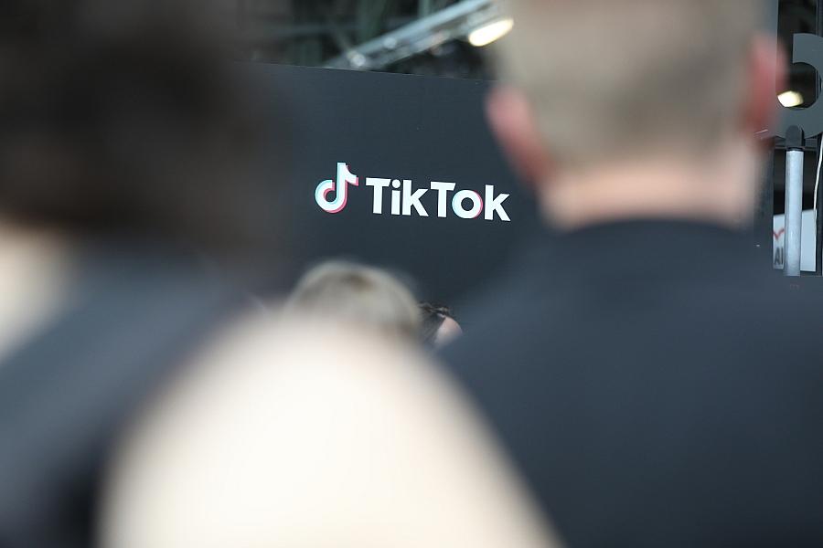 Bundesfamilienministerin Prien fordert strengere Altersbeschränkungen für Instagram und Tiktok