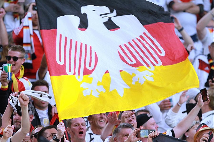Deutsche Frauen-Fußballnationalmannschaft besiegt Dänemark 2:1 und zieht ins EM-Viertelfinale ein