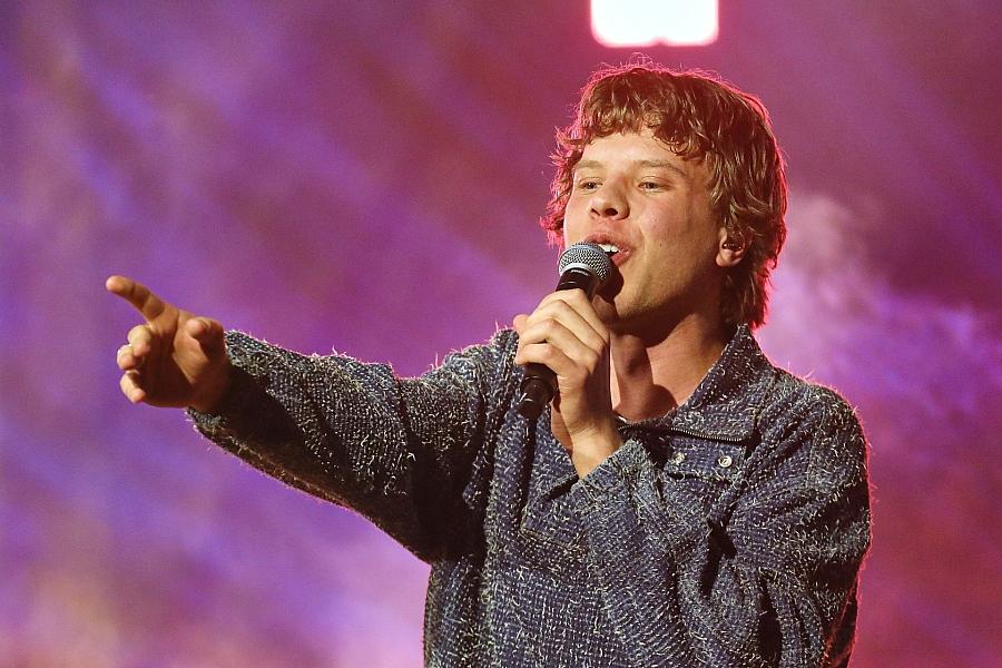 Warren bleibt an Spitze der Single-Charts – Zartmann auf Platz drei
