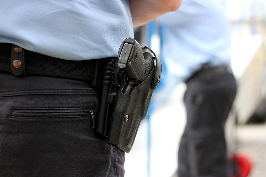 Polizei schießt auf sich selbst verletzenden Mann in Berlin-Wedding