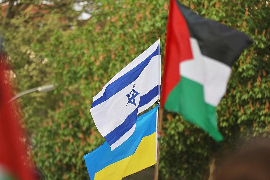 Angela Merkel äußert Verständnis für Israel-Demonstrationen und kritisiert Netanjahus Vorgehen