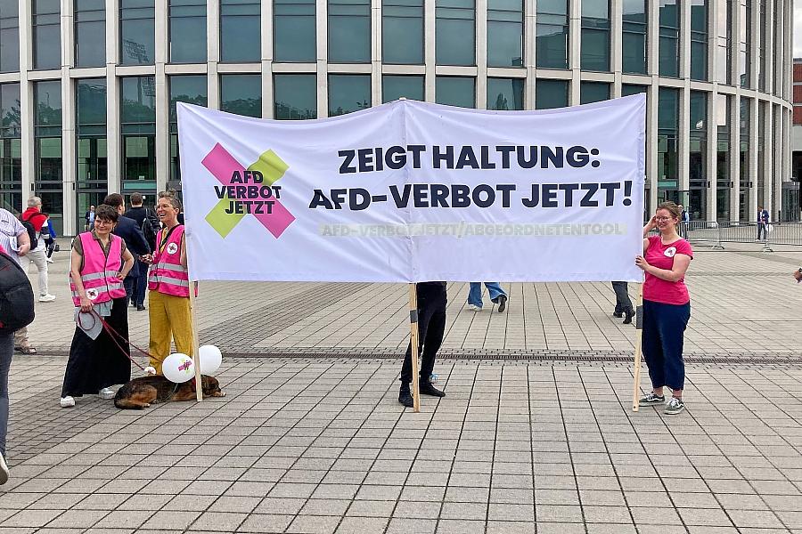 Mehrheit der Deutschen gegen AfD-Verbot – Umfrage zeigt Skepsis und Gründe
