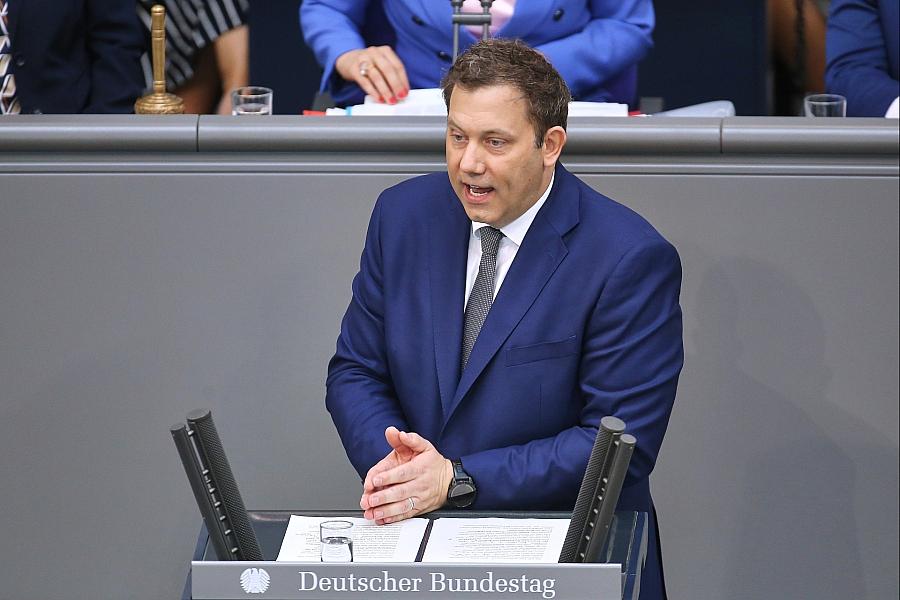 Bundesfinanzminister Klingbeil verspricht anhaltend hohe Investitionen