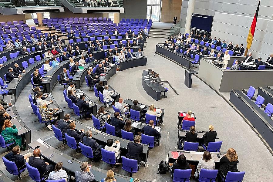 Bundestag setzt Wahlen der Bundesverfassungsrichter ab – Politische Spannungen und Vorwürfe