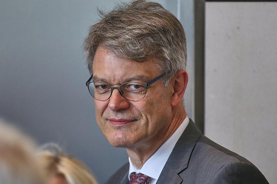 Bundesverkehrsminister kündigt Reformen bei der Deutschen Bahn an für bessere Pünktlichkeit