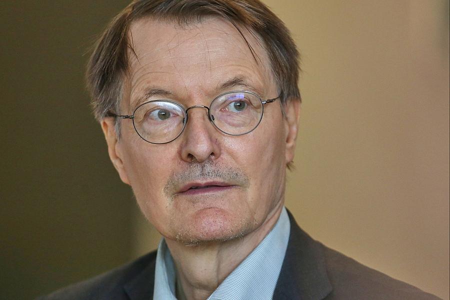 Karl Lauterbach kritisiert Unterfinanzierung der ME/CFS-Forschung als Staatsversagen