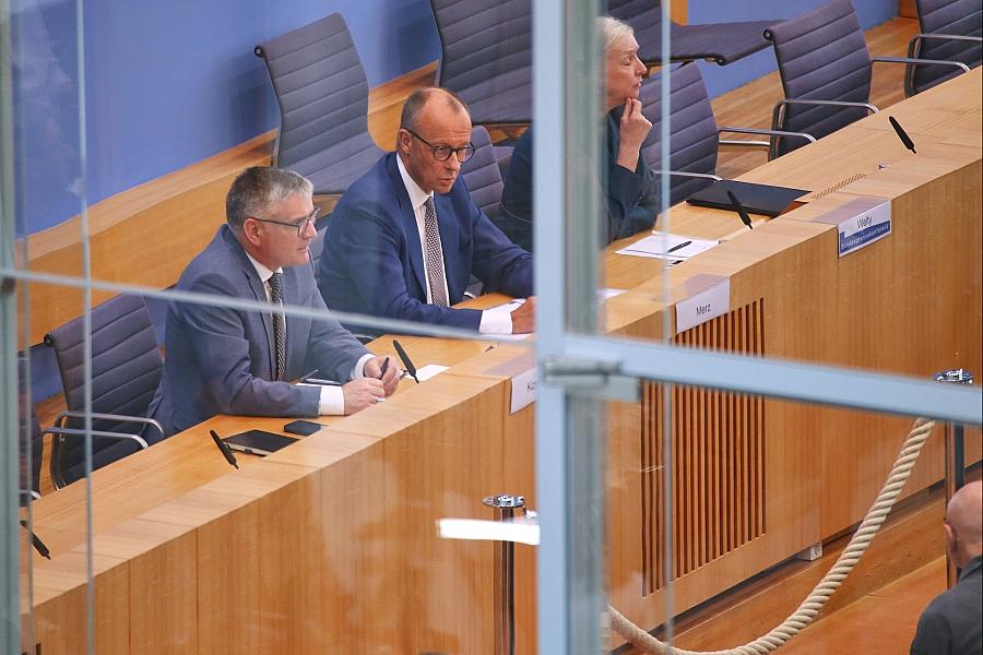 Grünen-Fraktionschefin Dröge kritisiert Merz: Koalition instabil und klimapolitische Bankrotterklärung