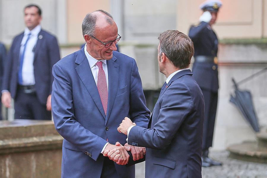 Friedrich Merz betont deutsch-französische Beziehungen bei Macron-Besuch in Berlin – Zoll-Einigung im Anflug?