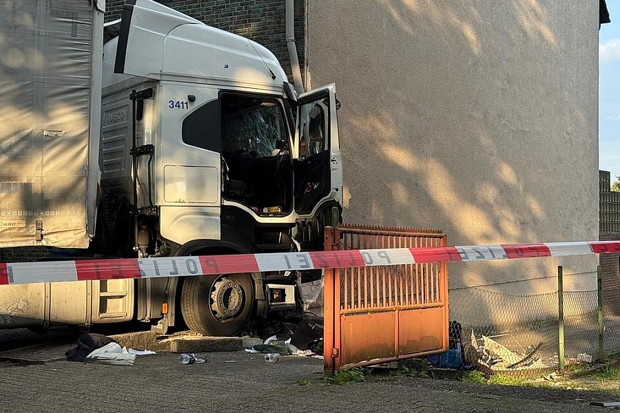 Zwei Tote und ein Verletzter nach LKW-Unfall in Oberhausen