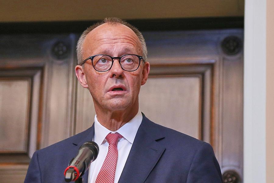 Ferda Ataman kritisiert CDU/CSU im Umgang mit LGBTQI-Themen und warnt vor Diskriminierung