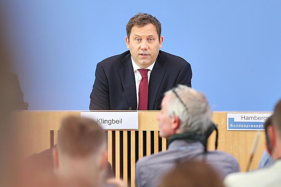 IW kritisiert Klingbeils Haushaltspläne: „Buchungstricks“ im Fokus