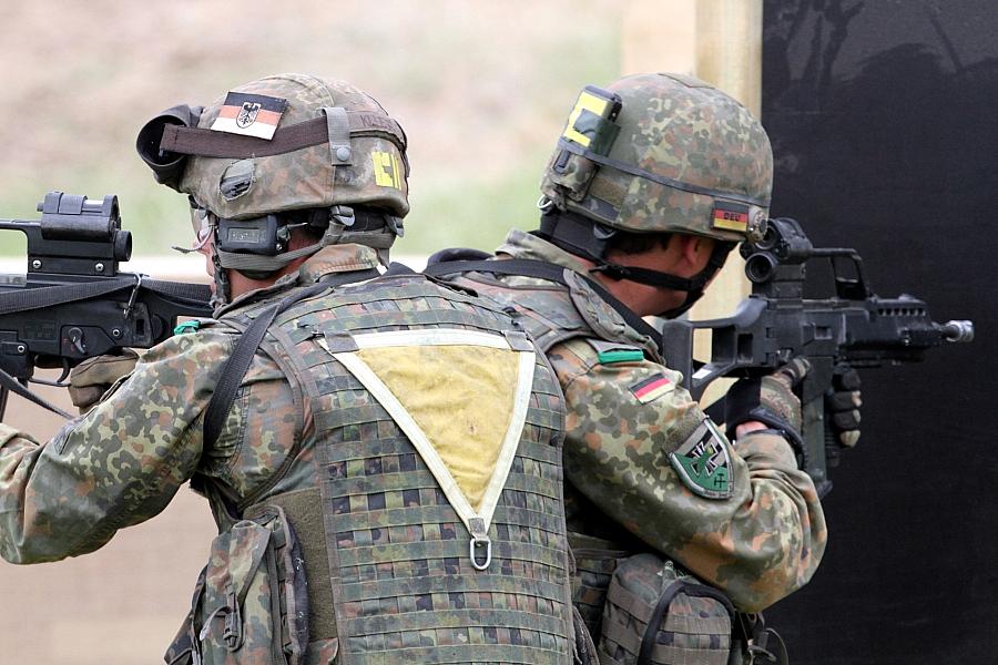 SPD uneins bei Bundeswehr-Einsatz in der Ukraine: Sicherheitsgarantien und internationale Zusammenarbeit entscheidend