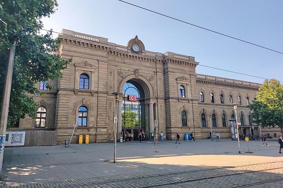 Bundespolizei vollstreckt zwei Haftbefehle im Magdeburger Hauptbahnhof