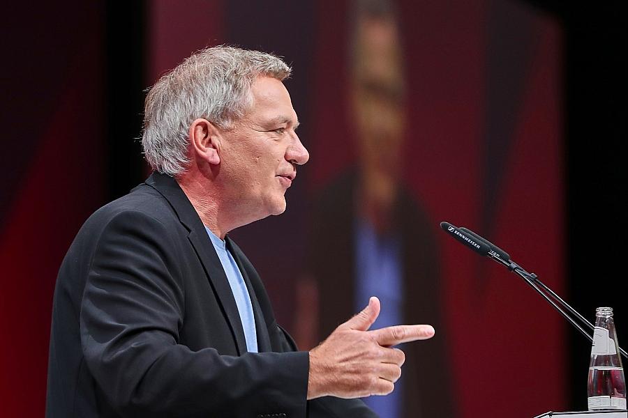 Linken-Chef Jan van Aken fordert massive Investitionen und Rechtsform-Änderung der Bahn