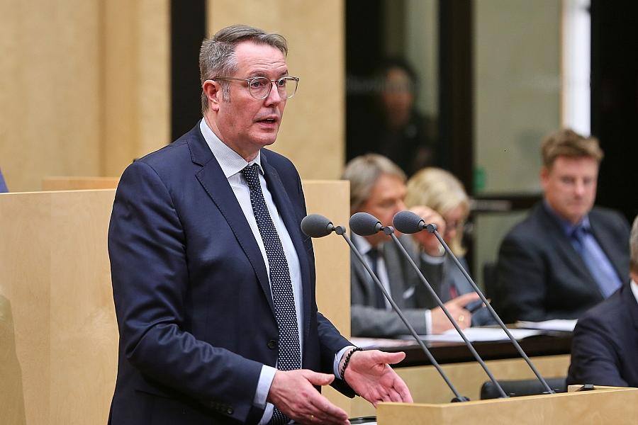 SPD-Vize Schweitzer fordert Stabilisierung der Rentenversicherung durch Arbeit und Löhne