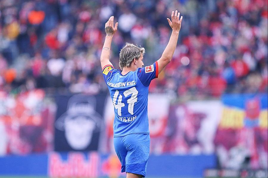 FC Augsburg besiegt Halleschen FC 2:0 im DFB-Pokal – Mounié und Essende treffen