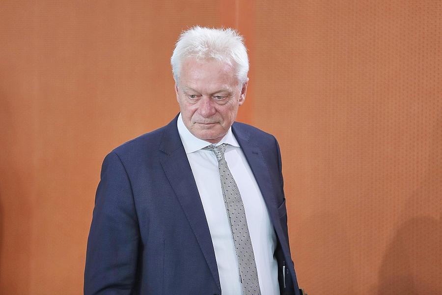 Bundeslandwirtschaftsminister Rainer plant nationale Notfallreserve mit Fertigprodukten