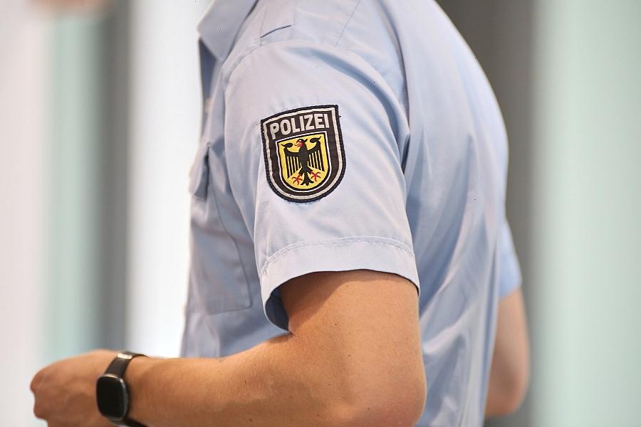 Bundespolizei übergibt gesuchtem Straftäter Strafbefehl über 3.700 Euro in Hähnichen