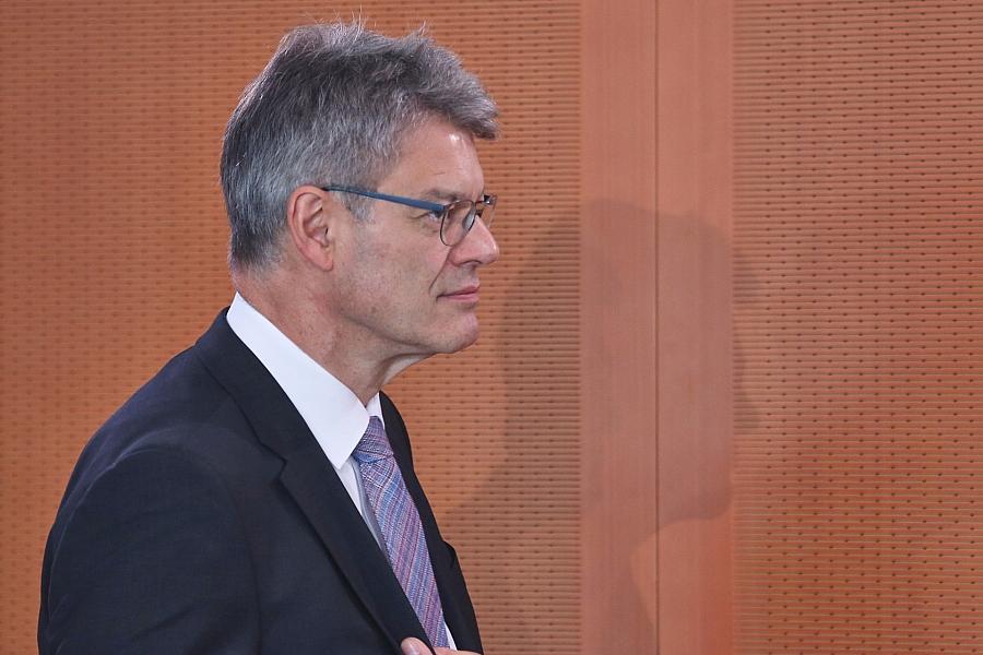 Bundesverkehrsminister Patrick Schnieder: Letzte Bahnfahrt vor einem Monat – nächste Reise steht bevor