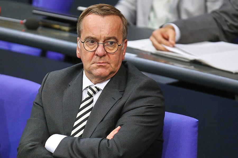 Wehrpflicht-Debatte: Röttgen kritisiert Pistorius-Gesetz als unzureichend