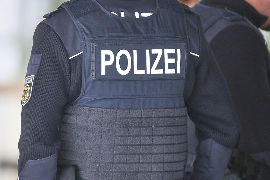 Bundespolizei durchsucht Wohnungen in Heide und Lohe-Rickelshof wegen Schleusungsverdachts
