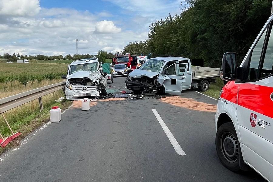 Schwerer Verkehrsunfall auf der B245 bei Völpke