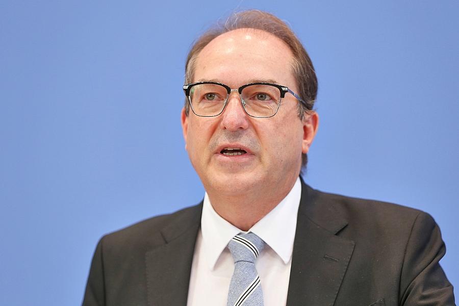 Dobrindt fordert Nachbesserungen am Selbstbestimmungsgesetz