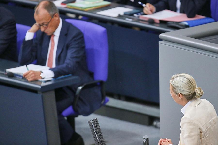Forsa-Umfrage: AfD führt mit 26 Prozent vor CDU/CSU – Mehrheit traut keiner Partei Problemlösung zu