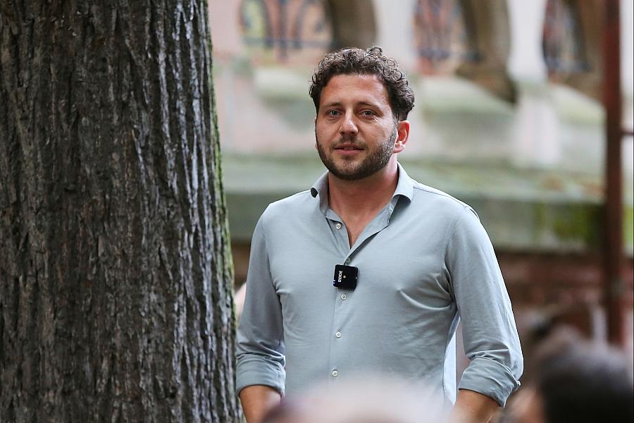 Grünen-Chef Banaszak fordert mehr Angriffslust von seiner Partei und warnt vor konservativen Brückensprengungen