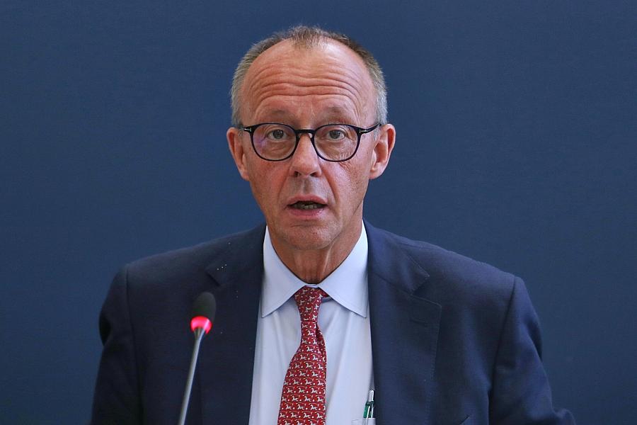 Friedrich Merz verteidigt außenpolitische Ausrichtung – Innen- und Außenpolitik nicht mehr trennbar
