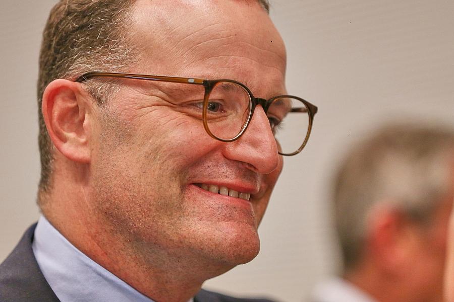 Jens Spahn fordert elektronische Fußfesseln für straffällige ausreisepflichtige Asylbewerber