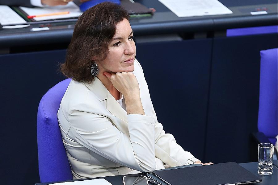 Bundesforschungsministerin Bär fordert innovative Verhütungsmittel für beide Geschlechter