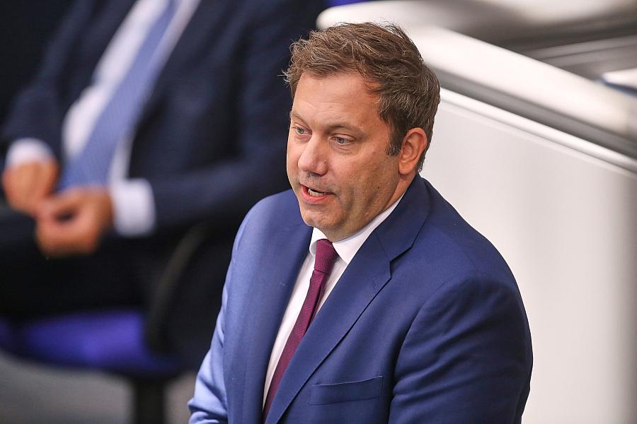 Klingbeil fordert in Haushaltsdebatte „mutige Entscheidungen“