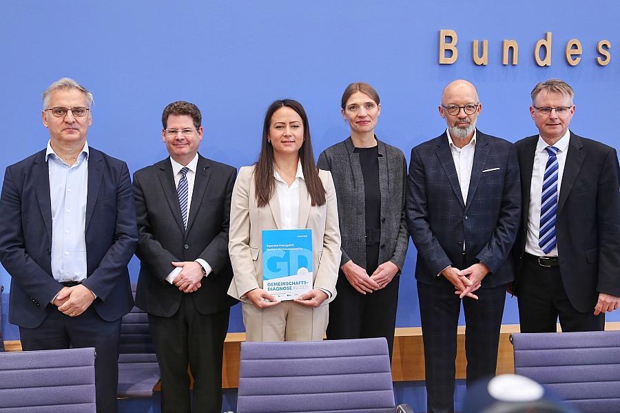 Konjunkturprognose: Wirtschaftsforschungsinstitute erhöhen Wachstumsprognose minimal