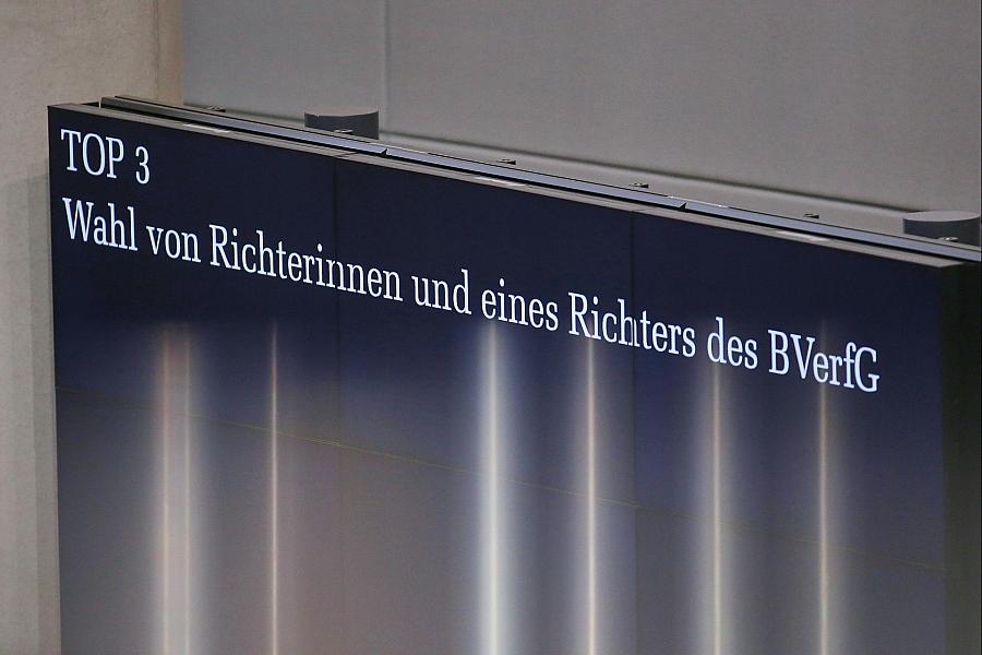 Bundestag wählt drei neue Richter für Bundesverfassungsgericht mit Zweidrittelmehrheit